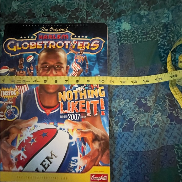 Harlem Globetrotter World Tour Book/Program 2007 Signed - Picture 7 of 7